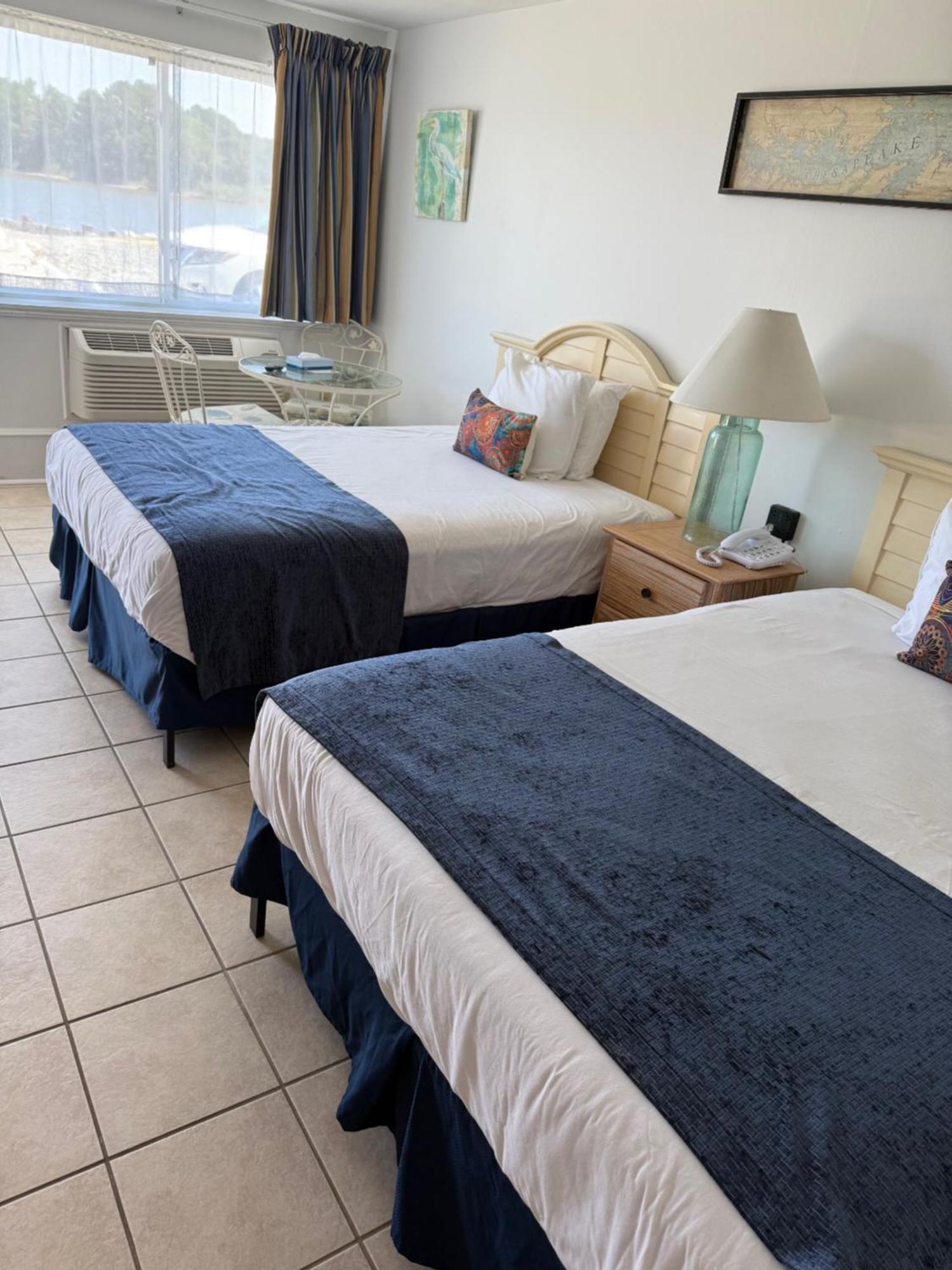 Lowes Wharf Marina 3*