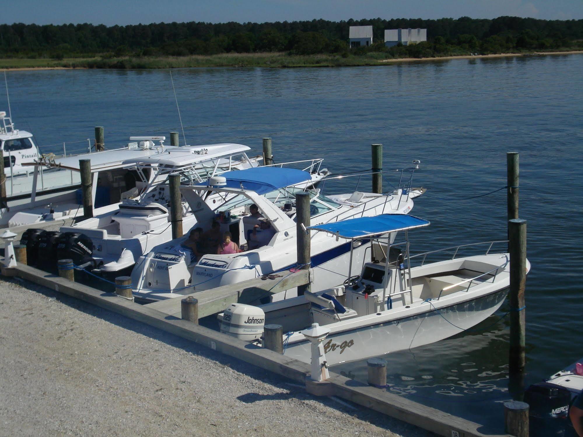 Lowes Wharf Marina 3*